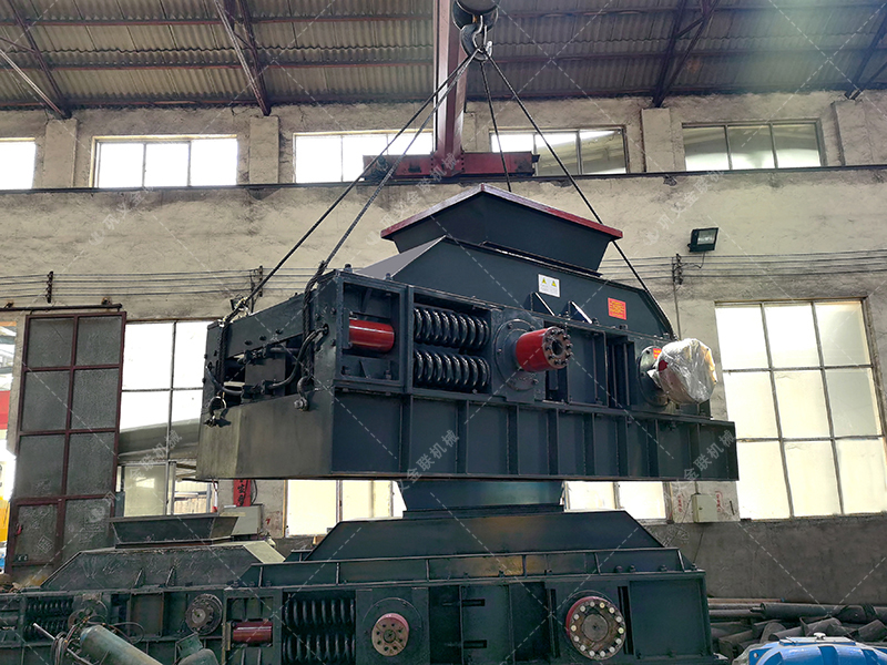 2PG1007中型半自動液壓對輥破碎機(jī)發(fā)貨 發(fā)往河南