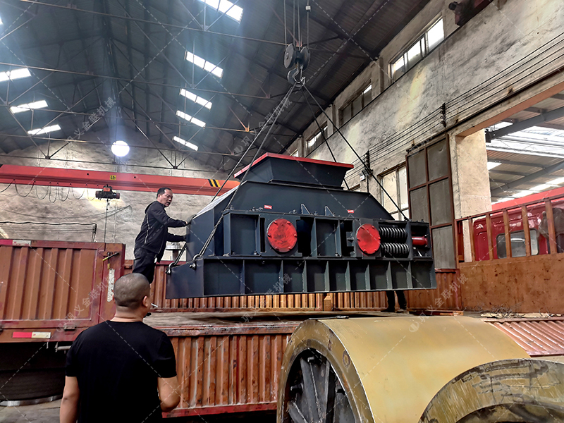 如何選擇青石制砂設(shè)備，時產(chǎn)50噸對輥制砂機(jī)多少錢一臺？