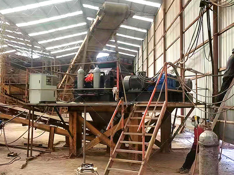 花崗巖液壓對(duì)輥破碎機(jī)多少錢？有沒有好的廠家推薦？