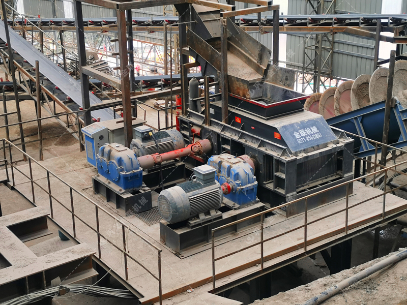 石英石硬度高，對(duì)輥制砂機(jī)能否穩(wěn)定運(yùn)行并保證出料質(zhì)量？